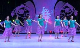 杨艺青儿广场舞《爱情当游戏》下载