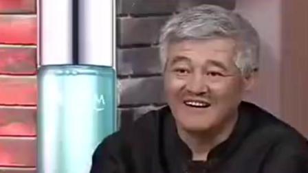 刘能小品《抱一抱》刘能抱谢大脚越抱越紧