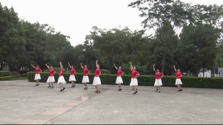 陆羽小君广场舞《爱的思念》编舞：太湖一莲