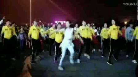 青青世界广场舞夜晚鬼步跳不停广场式的下载