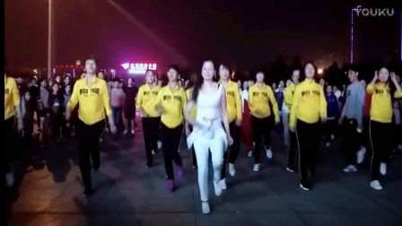 青青世界广场舞《夜晚鬼步跳不停》广场式的鬼步高清下载