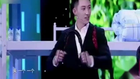 《遇见你就笑》薛之谦小品 撞门那一刻全场笑趴 太搞笑了下载