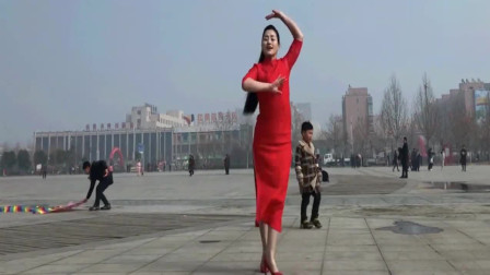 广场舞《青青世界广场舞》舞姿时尚简单好看下载