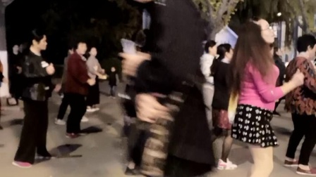 舞灵美娜子广场舞《一晃就老了》夜舞版 高