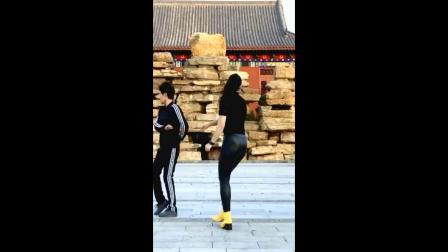 青青世界广场舞《像梦一样自由》 高清下载下载