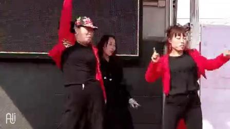 河北深州格格广场舞《白卡白卡》下载