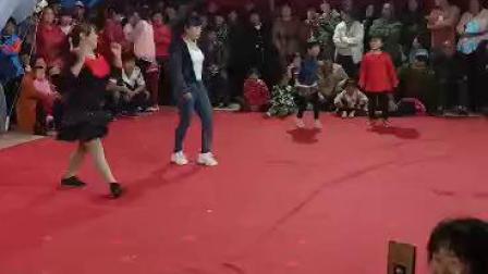 格格广场舞《老妹你真美》下载