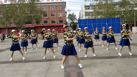 广场舞《全民迪斯科》阿姨们跳得欢快活泼 