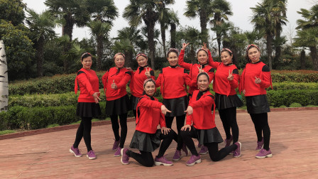 美久广场舞《爱上一朵花》原创网红32步动感自由步附导师教学下载
