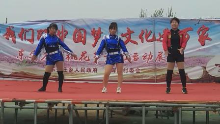 格格广场舞《情歌2019》下载