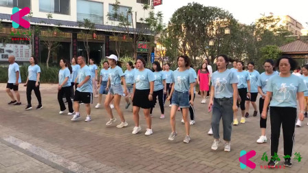 经典动感广场舞《老妹你真美》辣妈美女齐跳