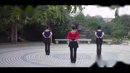 格格广场舞《小小新娘花》背面  CF高手下载