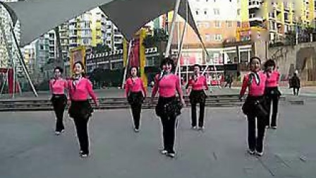 周思萍 广场舞 《 天蓝蓝》下载