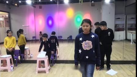 《科举考试》 梁紫恩 宋健 禹俊宁 黄文西 张文浩 搞笑小品短剧本5人下载