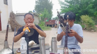 唢呐老艺人演奏歌曲《永远是朋友》经典老歌